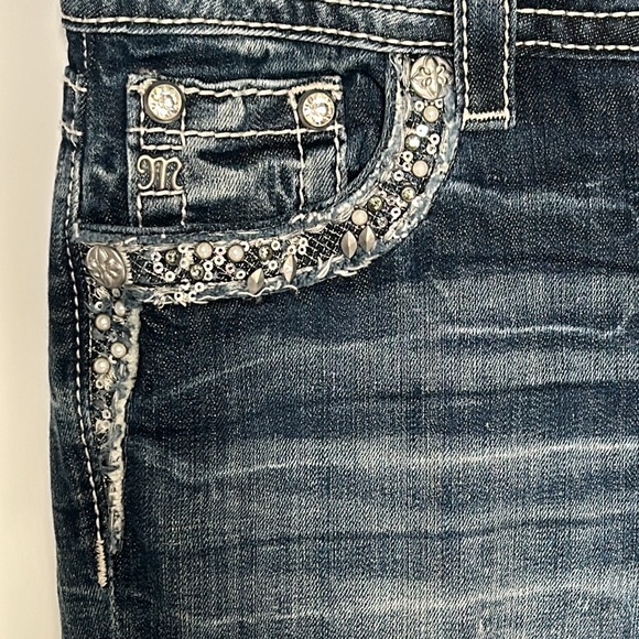 MISS ME Women’s Mid Rise Easy Crop Embellished Jeans, size 27 - Picture 15 of 16